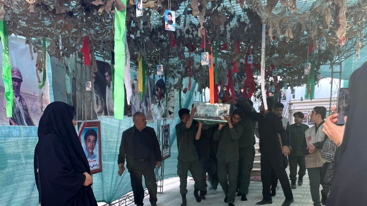 یادواره لاله‌های روشن در صالحیه؛ روایت نسل امروز برای ۲۳ قهرمان آسمانی