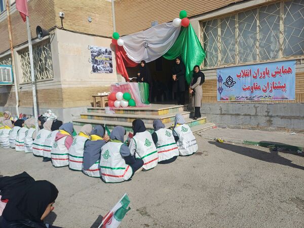همایش یاوران انقلاب پیشتازان مقاومت در شهرستان ایوان
