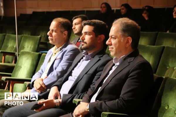 رقابت دانش‌آموزان در بخش هنرهای نمایشی جشنواره «فردا»