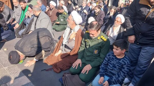 اقامه نماز باران و نماز جمعه به امامت آیت الله ابوالحسن مهدوی