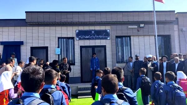 افتتاح مدرسه «دوکلاسه برکت شهید امیرعلی حاجی‌زاده» در بَگ وردی؛ پایان سلطه کلاس‌های کانکسی در دل دلفان