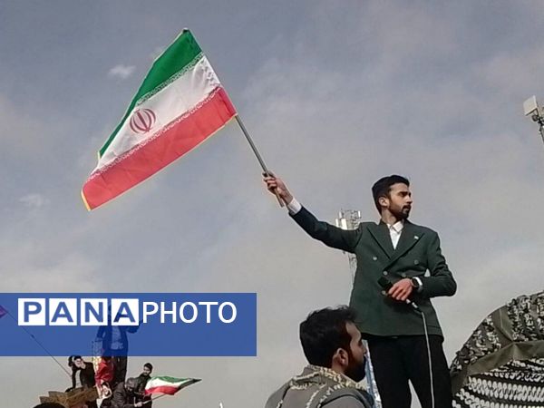 مشهد الرضا شاهد غوغا مردم در راهپیمایی ۲۲ بهمن شد