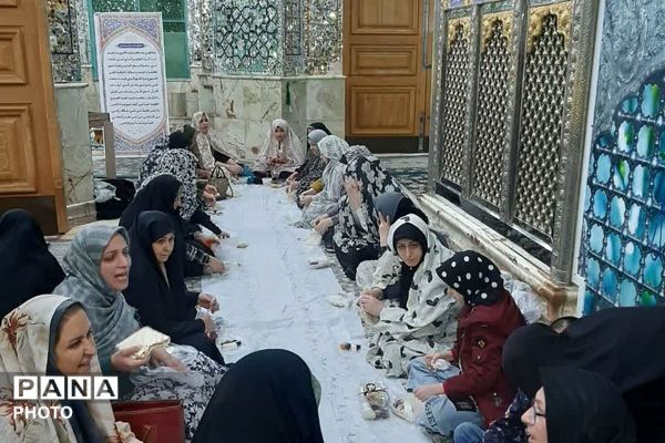 آیین افطاری ماه مبارک رمضان در امامزاده عمادالدین رباط‌کریم