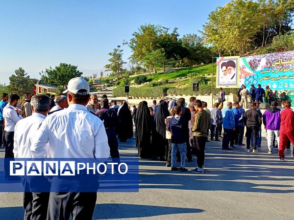 همایش پیاده‌روی خانوادگی به‌مناسبت گرامیداشت هفته نیروی انتظامی