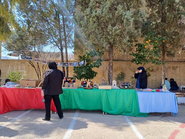 بازارچه کاروفناوری در دبیرستان حاج آقا توکلی زرقان 