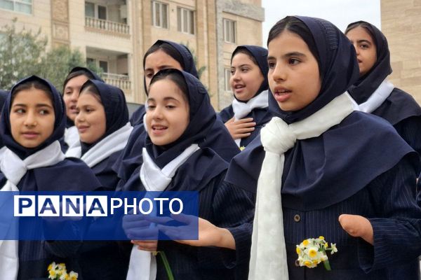 جشن ولادت منجی، در مدرسه مریم بهارستان دو