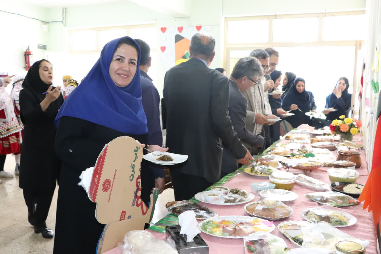 جشنواره غذای سالم در دبستان دخترانه سما شهرستان شیروان