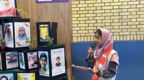 بازدید دبیر قرارگاه عدالت تربیتی از نمایشگاه «ایرانمون» در بوشهر