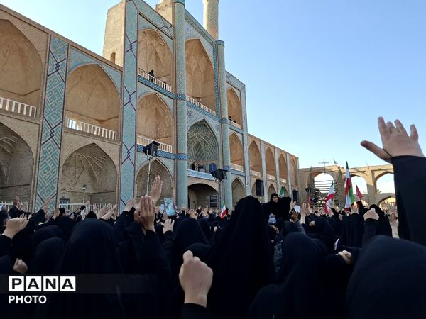 یزد، عزادار در سوگ پدر
