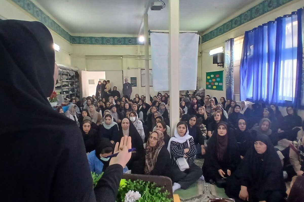 گرامیداشت هفته پیوند اولیا و مربیان در ناحیه دو شهرری 