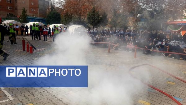 مانور زلزله در دبیرستان شاهد شهید حمامی ناحیه۶ مشهد