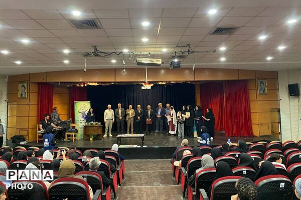 تجلیل از نویسندگان نوجوان ورامین به مناسبت روز شعر و ادب فارسی