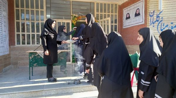زنگ مهر در معمولان طنین‌انداز شد