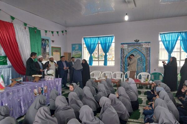 برگزاری جشن دهه کرامت و روز دختر در مدرسه نمونه دولتی فدک