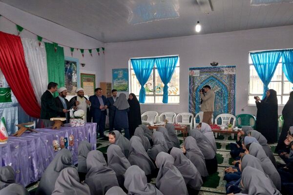 برگزاری جشن دهه کرامت و روز دختر در مدرسه نمونه دولتی فدک