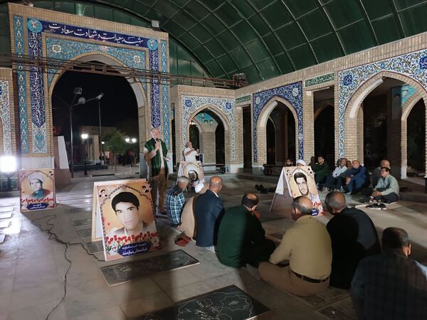 مراسم قرائت زیارت عاشورا به‌مناسبت هفته دفاع مقدس در مزار شهدای خلیل آباد