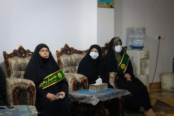 تجلیل دانش‌آموزان بندرعباسی از خانواده شهید در آستانه میلاد حضرت زهرا(س)