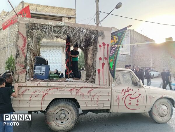 زمزمه‌ های سوگ در کوچه‌های خشتی؛ وقتی نخل چاه‌ ملکی به یاد حسین (ع) برمی‌خیزد