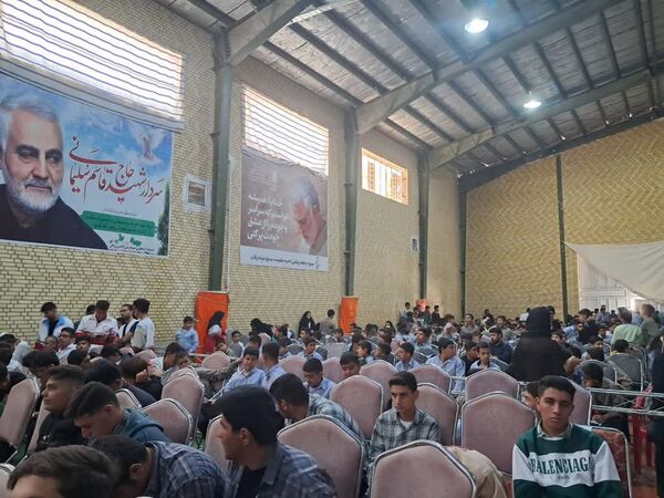 بیداری دانش آموزان ایرانی در یوم الله 13آبان 