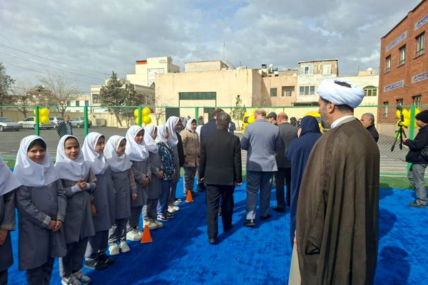 مدرسه خیری حسینی‌راد با چمن مصنوعی و پنل خورشیدی گشایش یافت