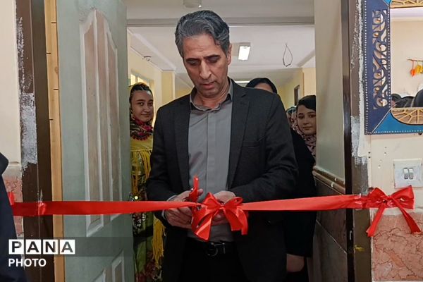 نمایشگاه کار و فناوری در دبیرستان نشاط بهارستان‌دو