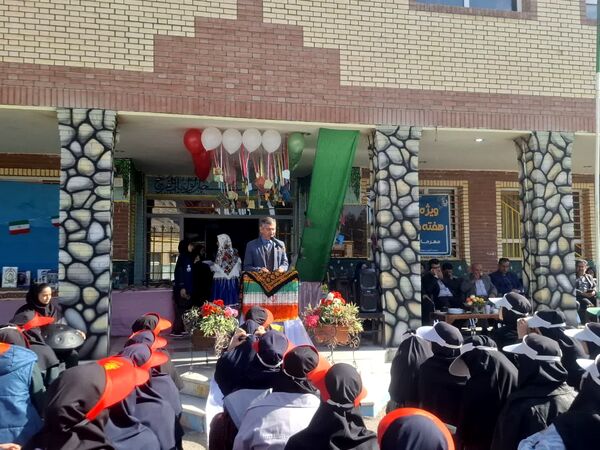 برگزاری ویژه‌ برنامه هفته فرهنگی در دبیرستان حضرت فاطمه‌زهرا(س) شهرستان فیروزکوه