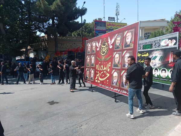 عزاداری ظهر  عاشورا در خیابان‌های شهر نیشابور 