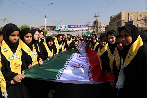 دانش آموزان اهوازی انزجار از استکبار جهانی را در قاب دوربین پانا ثبت کردند