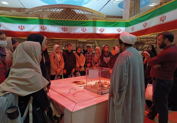 یادمان شهدای گمنام و موزه آثار شهدا و ایثاگران میزبان دانش‌آموزان دبیرستان هدی 2