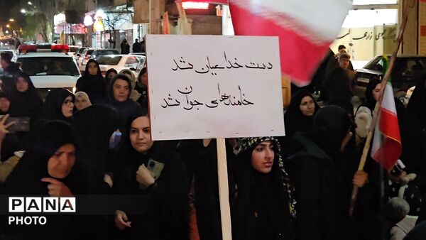 دهه نودی‌ها همچنان ایستاده اند