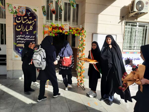 طلوعی تازه برای دانش‌آموزان دبیرستان مصلی نژاد حضرت زهرا در اول مهر