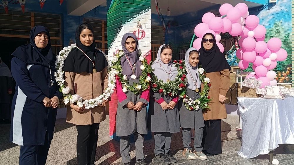  مراسم تجلیل از دانش‌آموزان برتر دبستان پنجم مهر