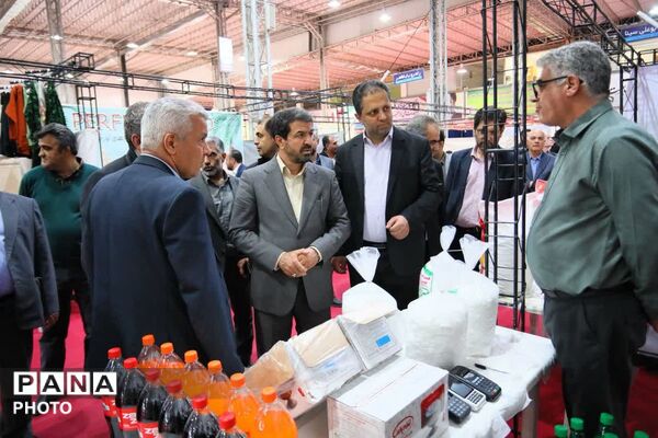 افتتاح نمایشگاه کالاهای اساسی استان در همدان