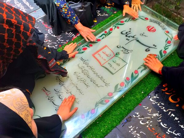 دختران اثرگذار شهرستان‌های تهران مزار سردار دلها و شهیده آیدا قاسمی را زیارت کردند