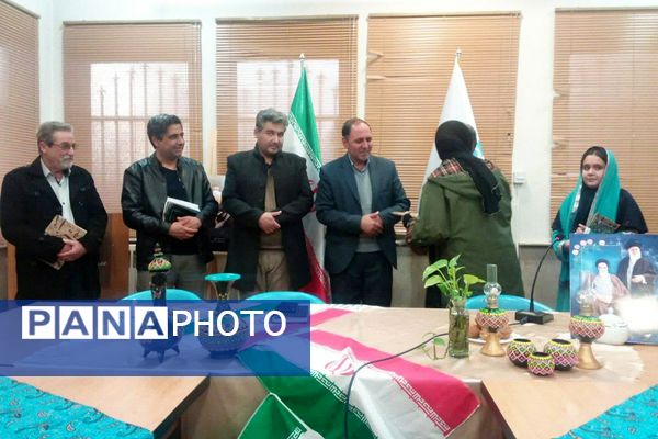 پرتو فجر در کتابخانه پانزده خرداد درخشید؛ عصر شعر انقلاب با حضور شاعران و فرهیختگان