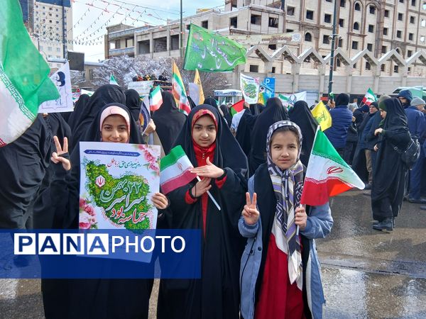 حضور پرشور مردم مشهدی در راهپیمایی ۲۲ بهمن 