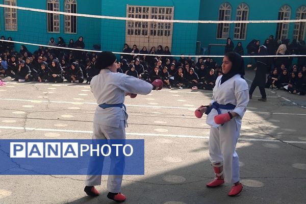 گرامیداشت هفته تربیت بدنی در مدارس دکتر رزمی و شهید مجید مجیدی ناحیه دو شهرری 