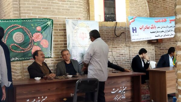 میز خدمت ادارات و بانک‌ها در نماز جمعه نیشابور