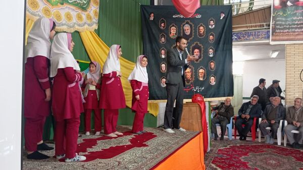 حضور پرشور دانش آموزان و اقشار مردم در جشن 22بهمن روستای سرتشنیز 