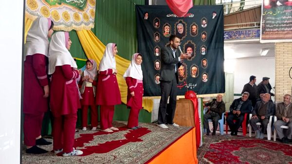 حضور پرشور دانش آموزان و اقشار مردم در جشن 22بهمن روستای سرتشنیز 