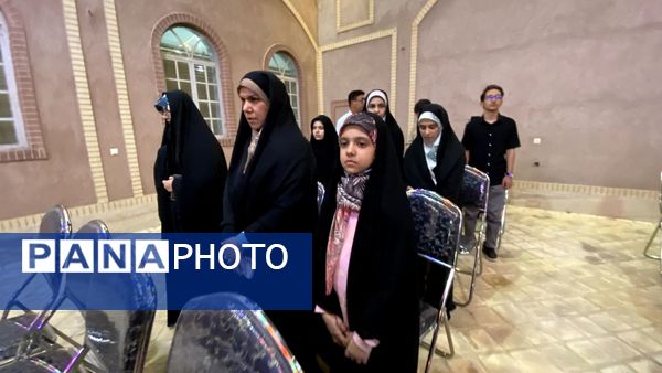 محفل شعر در سازمان دانش‌آموزی یزد 