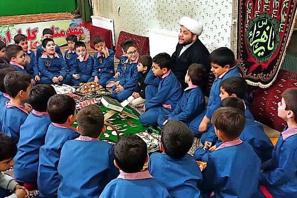 آموزش احکام دینی به دانش آموزان در دبستان معراج منطقه ۱۰