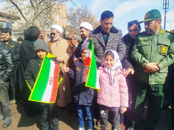 پاسخ حماسی مردم انقلابی فاروج به استکبار جهانی با حضور در راهپیمایی ۲۲بهمن 