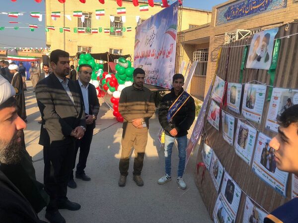 نواخته شدن زنگ گلبانگ انقلاب اسلامی در دبیرستان خوروش2 کارون