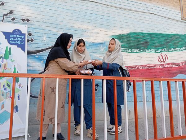 برگزاری جشن عاطفه ها در مدارس شهرستان قدس