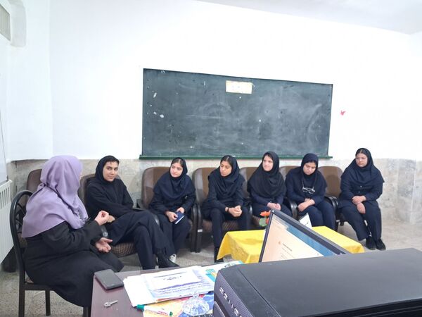 جلسه شورای دانش آموزی فاطمیه؛ از پیشنهاد تا اجرا