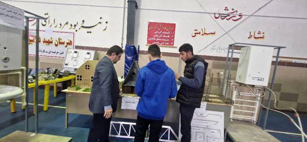 افتتاح نمایشگاه دست‌سازه‌های هنرجویان هنرستان‌های محمودآباد 