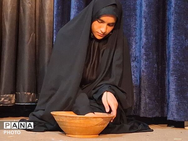 مسابقات تئاتر صحنه ای دختران در شهرستان کاشمر