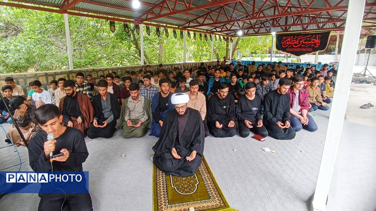 اقامه نماز دانش‌آموزی با حضور ۱۲۰ دانش‌آموز پسر در اردوگاه شهید بهشتی یاسوج