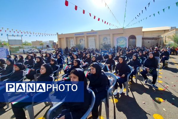 آیین نواختن زنگ مدرسه با شروع سال تحصیلی جدید 